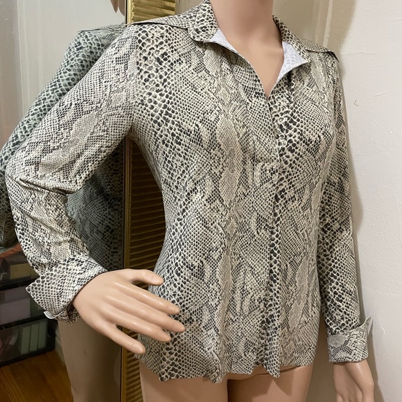 Norma kamali Womens Long-Sleeve Snake Print Button-Front Top - Neutral - Picture 13 of 13